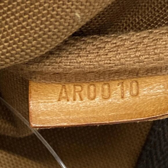 LOUIS VUITTON Pochette Accessoires Monogram -Handbag 577-072225 - Picture 9 of 11